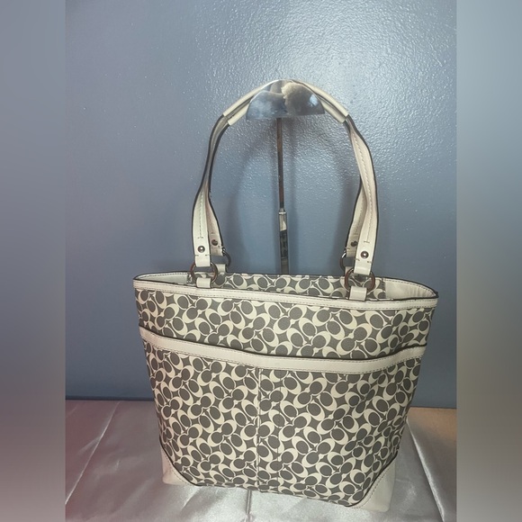 Authentic Coach Purse! #036COA - Picture 3 of 9